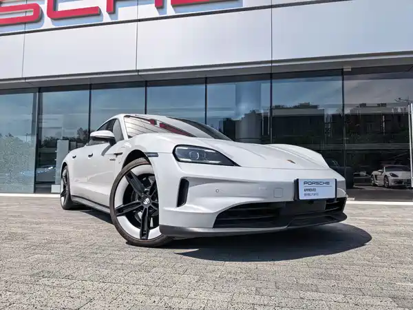 Porsche Taycan 2025