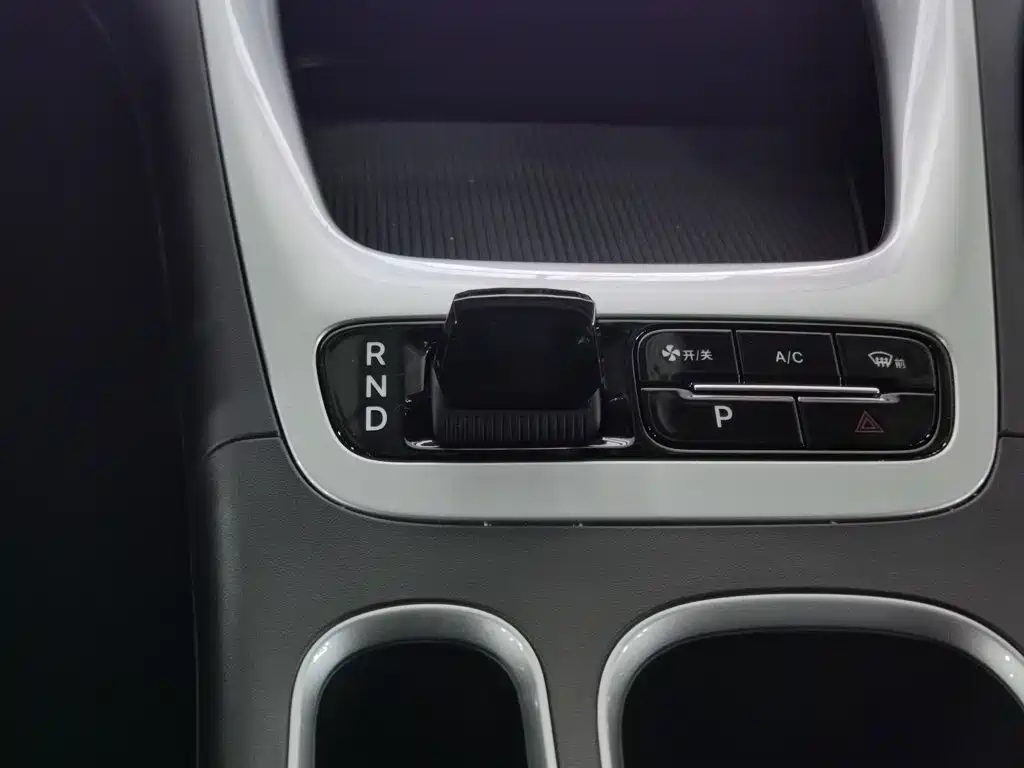 Geely Galaxy Starwish 2025 — фото 13