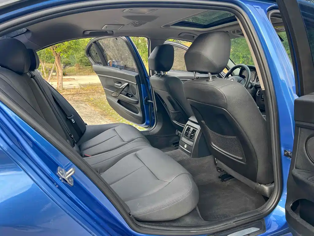 BMW 3 Series 2017 — фото 15
