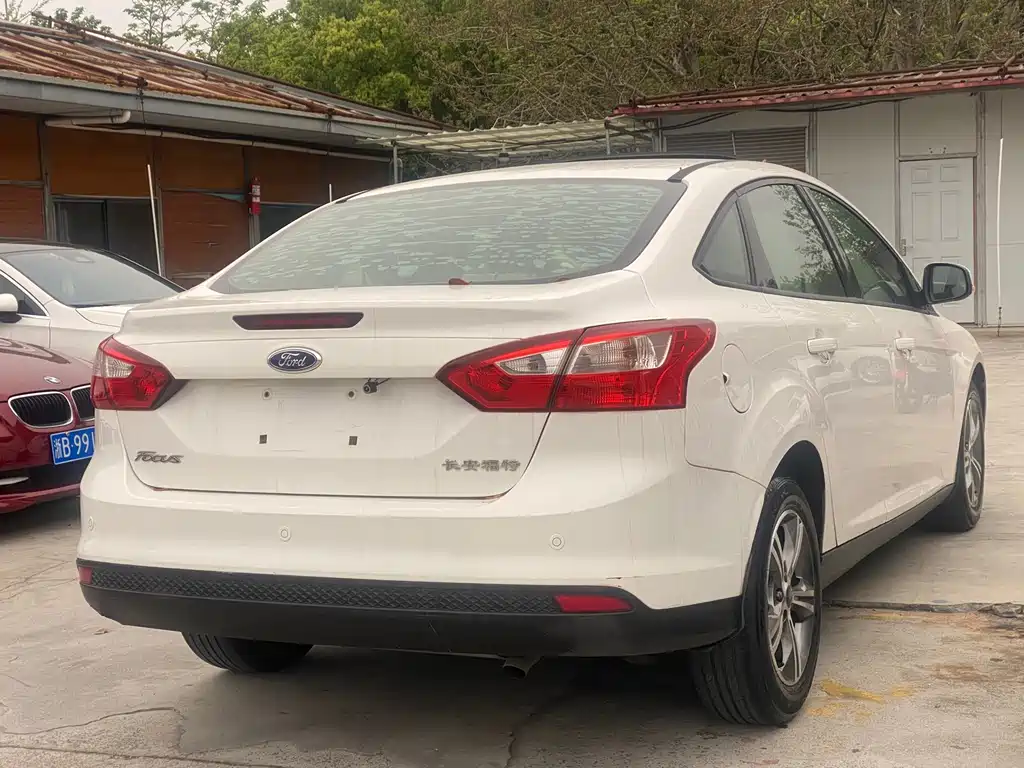 Ford Focus 2014 — фото 13