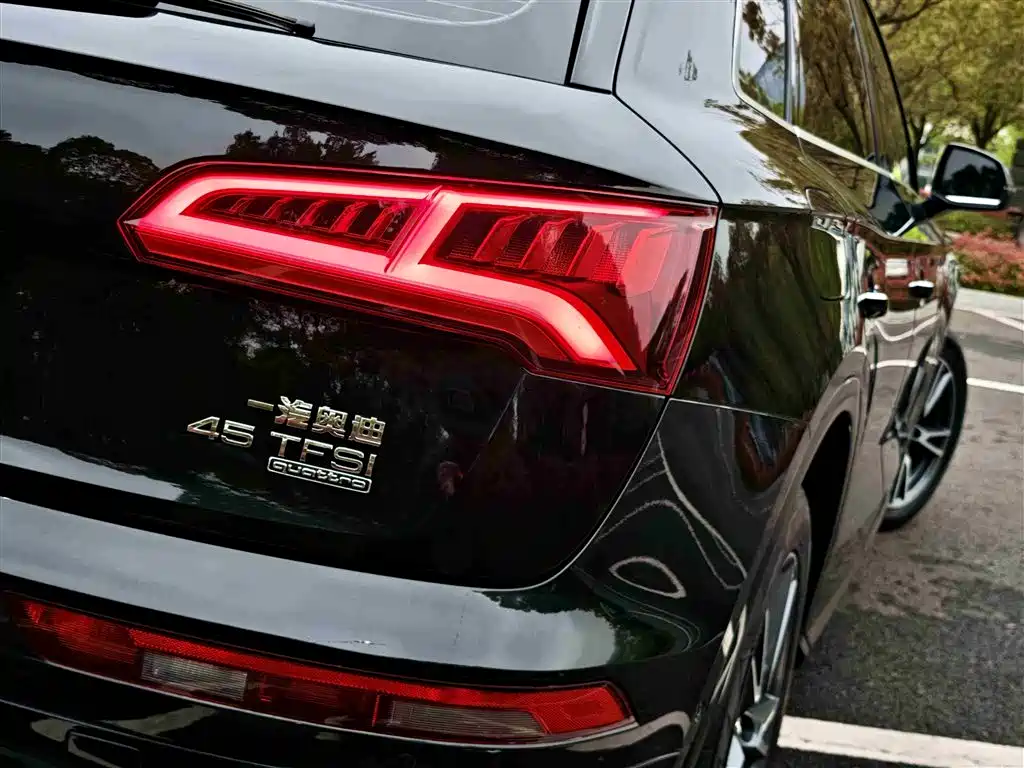 Audi Q5L 2020 — фото 22