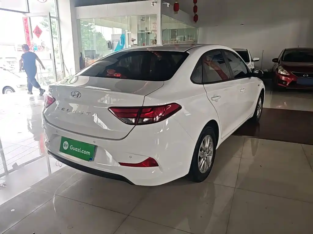 Hyundai Elantra 2019 — фото 7