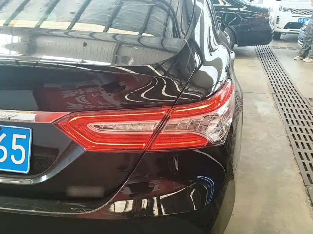 Toyota Camry 2022 — фото 8