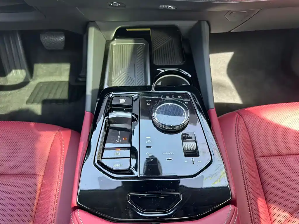 BMW 5 Series 2025 — фото 14