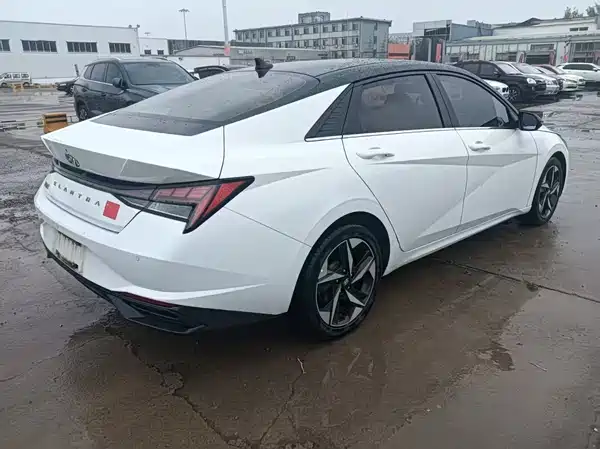 Hyundai Elantra 2022