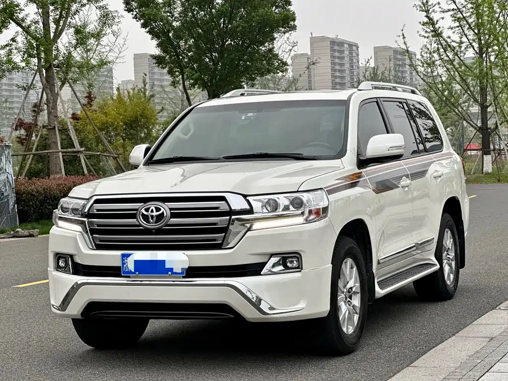 Toyota Land Cruiser 2019 — фото 1