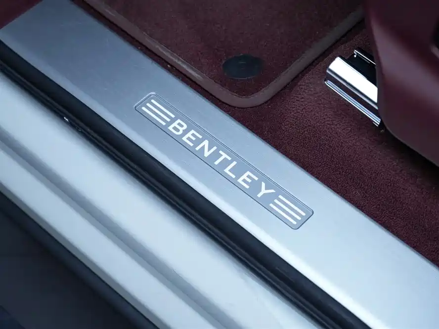 Bentley Bentayga 2020 — фото 22