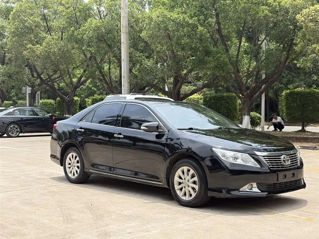 Toyota Camry 2014 — фото 3