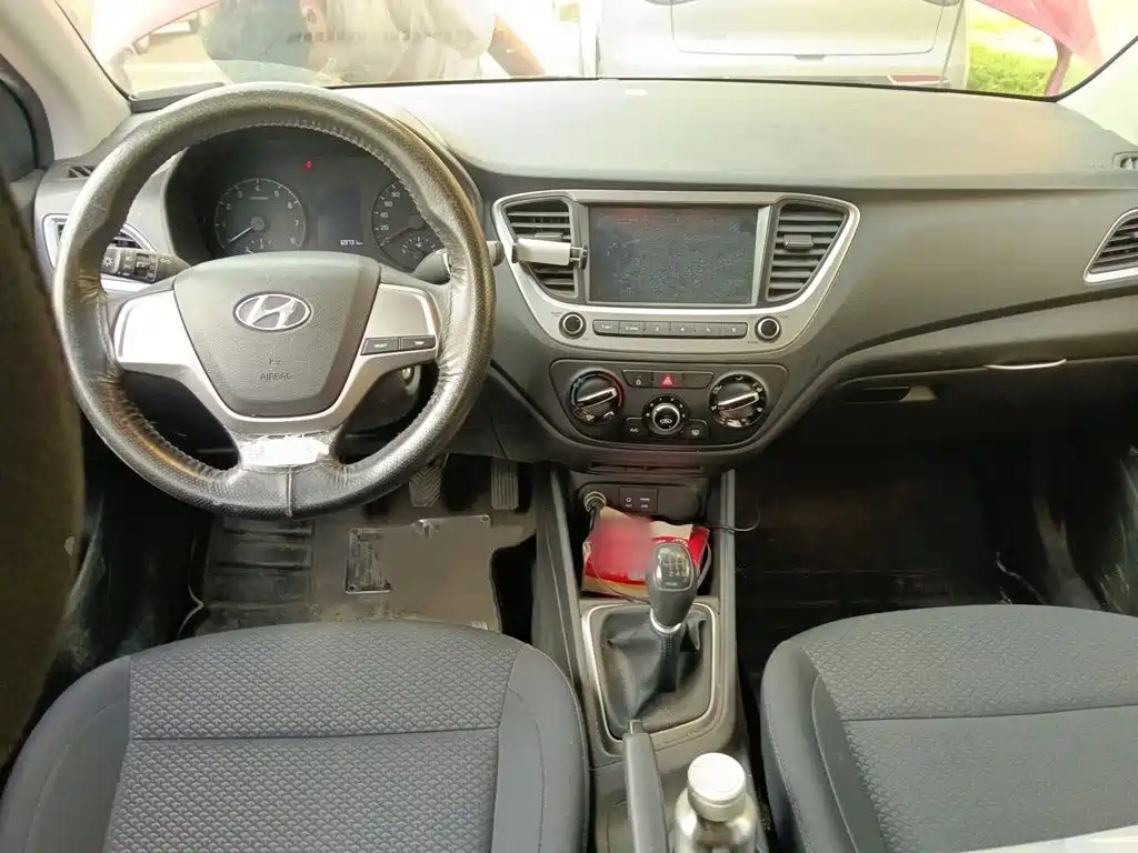 Hyundai Verna 2017 — фото 13