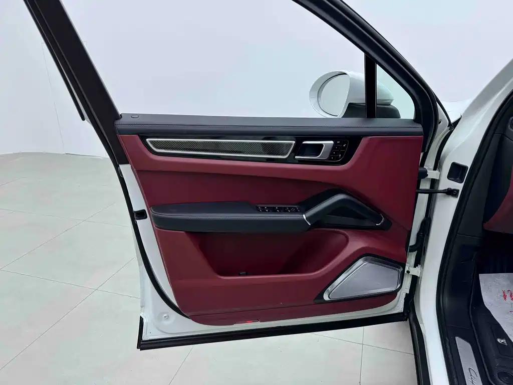 Porsche Cayenne 2019 — фото 13