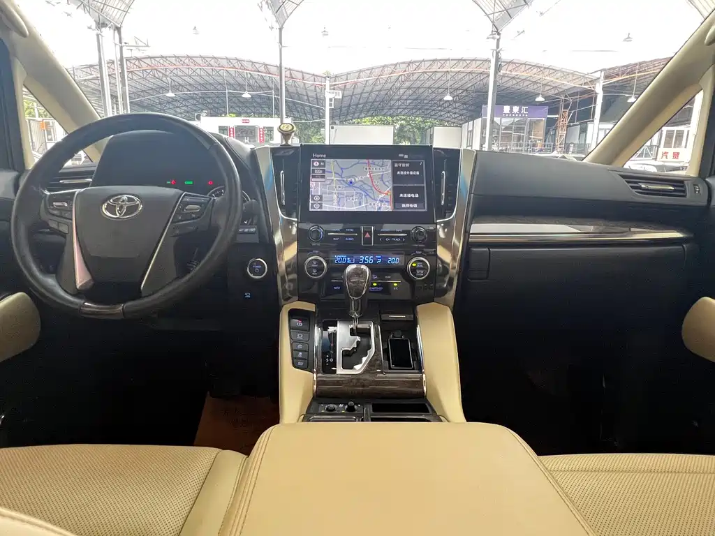 Toyota Alphard 2020 — фото 15