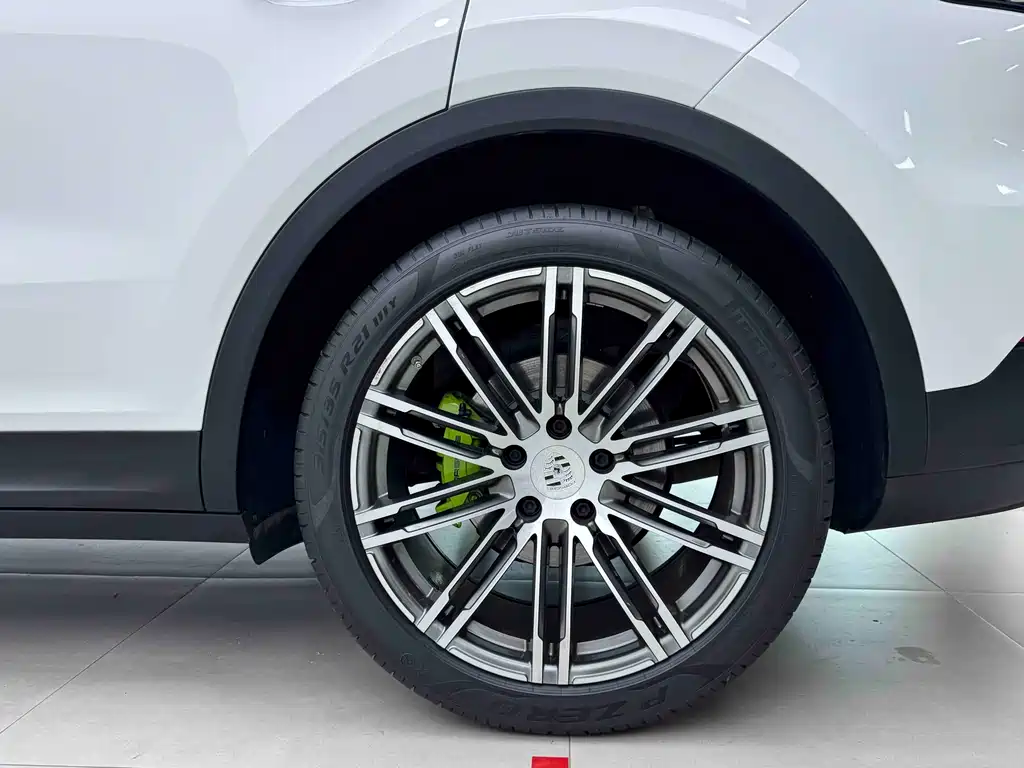 Porsche Cayenne 2019 — фото 18
