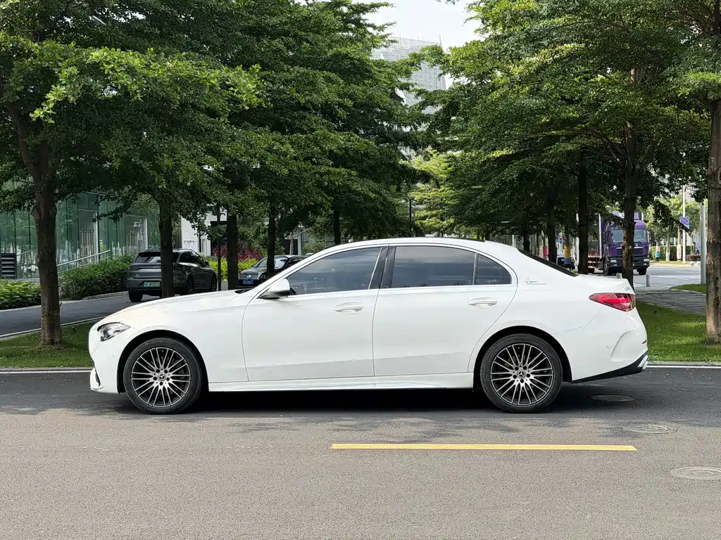 Mercedes-Benz C-Class 2023 — фото 8