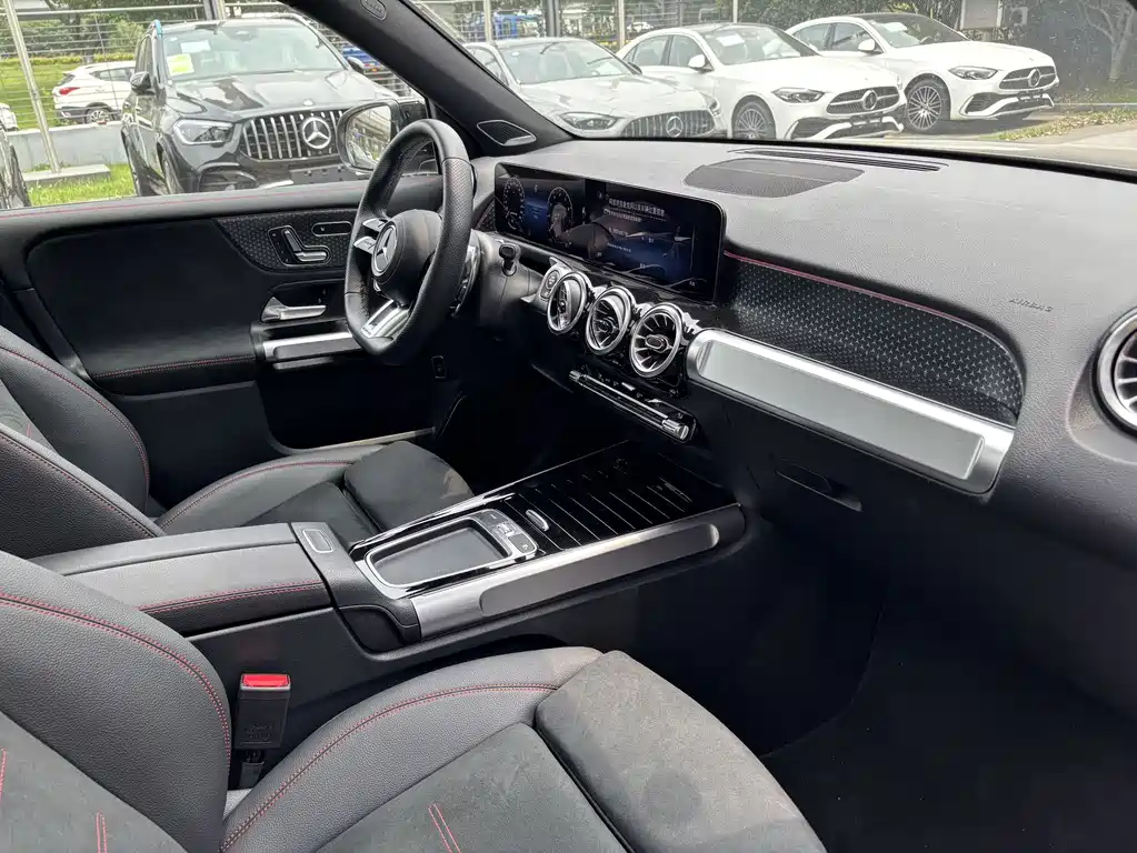 Mercedes-Benz GLB AMG 2025 — фото 9