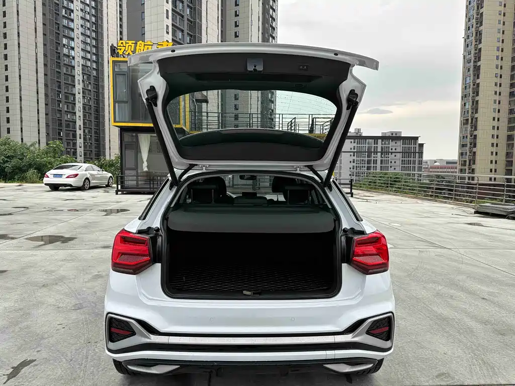 Audi Q2L 2022 — фото 20