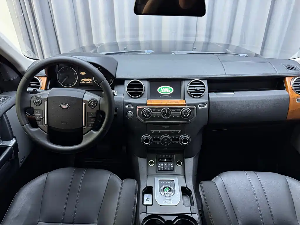 Land Rover Discovery 2016 — фото 8
