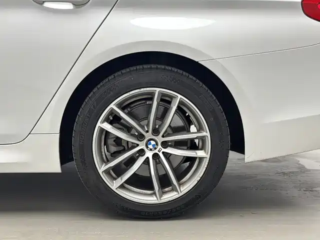 BMW 5 Series 2019 — фото 8