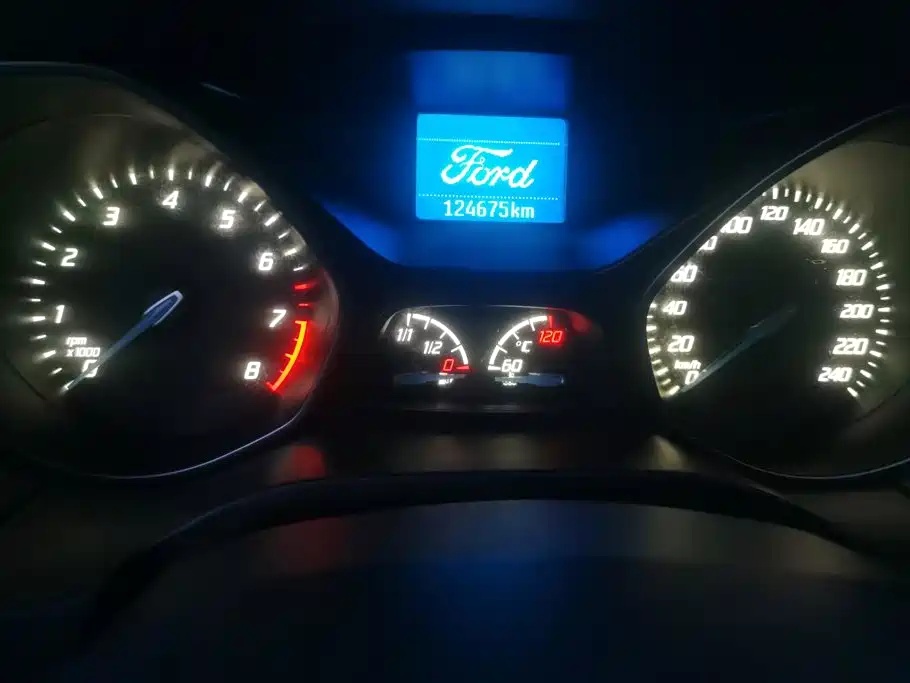 Ford Focus 2015 — фото 14