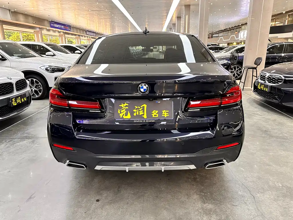 BMW 5 Series 2022 — фото 16