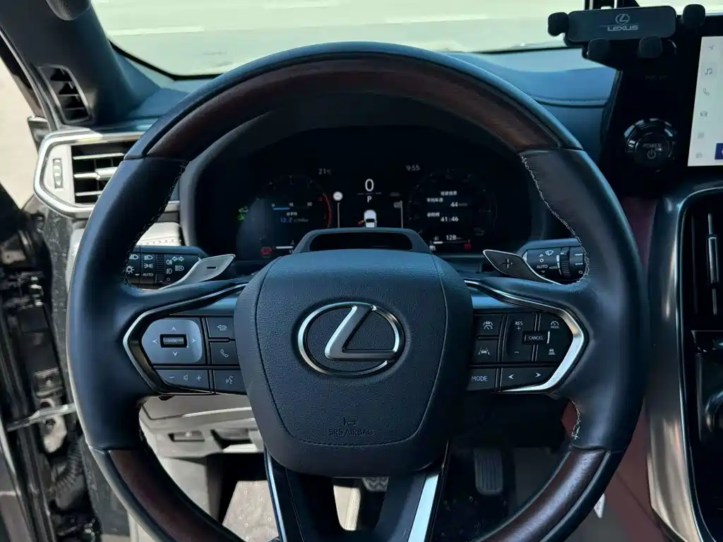 Lexus LX 2025