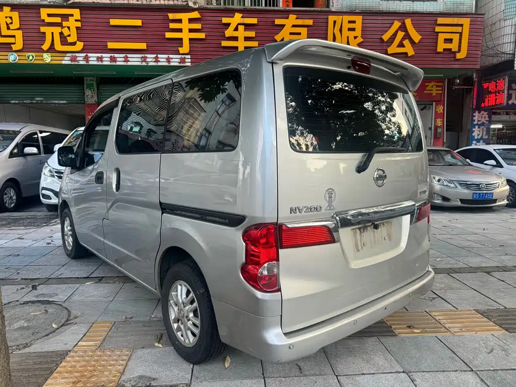 Nissan NV200 2011