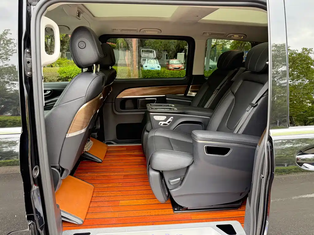 Mercedes-Benz V-Class 2022 — фото 10