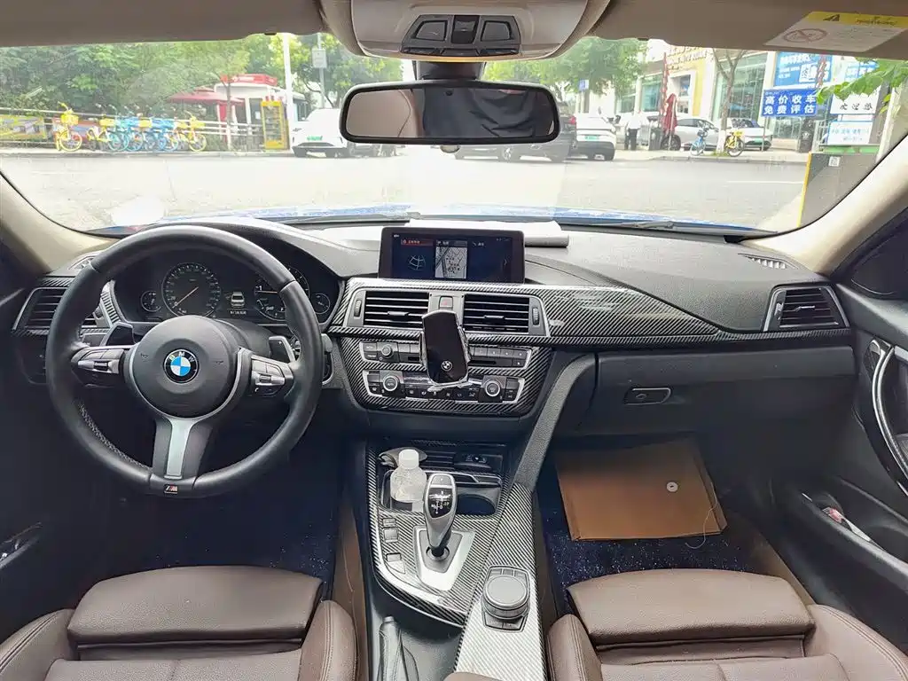 BMW 3 Series 2019 — фото 10