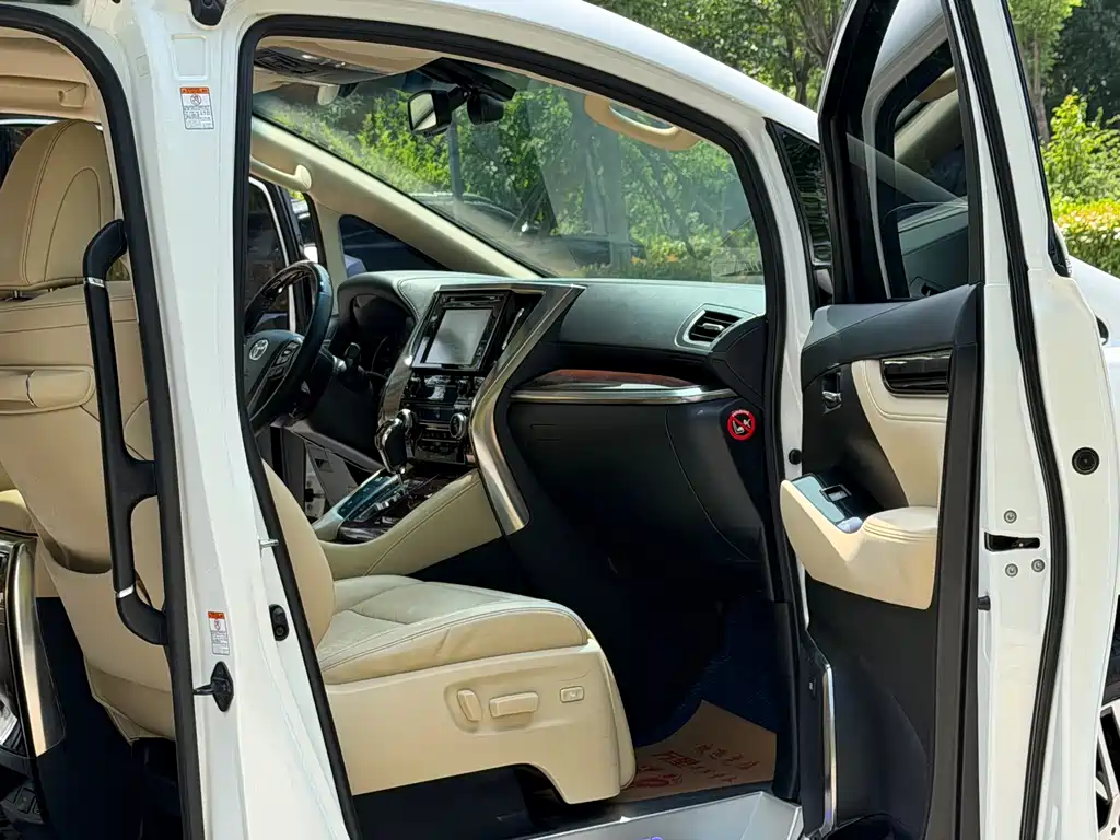 Toyota Alphard 2016 — фото 11