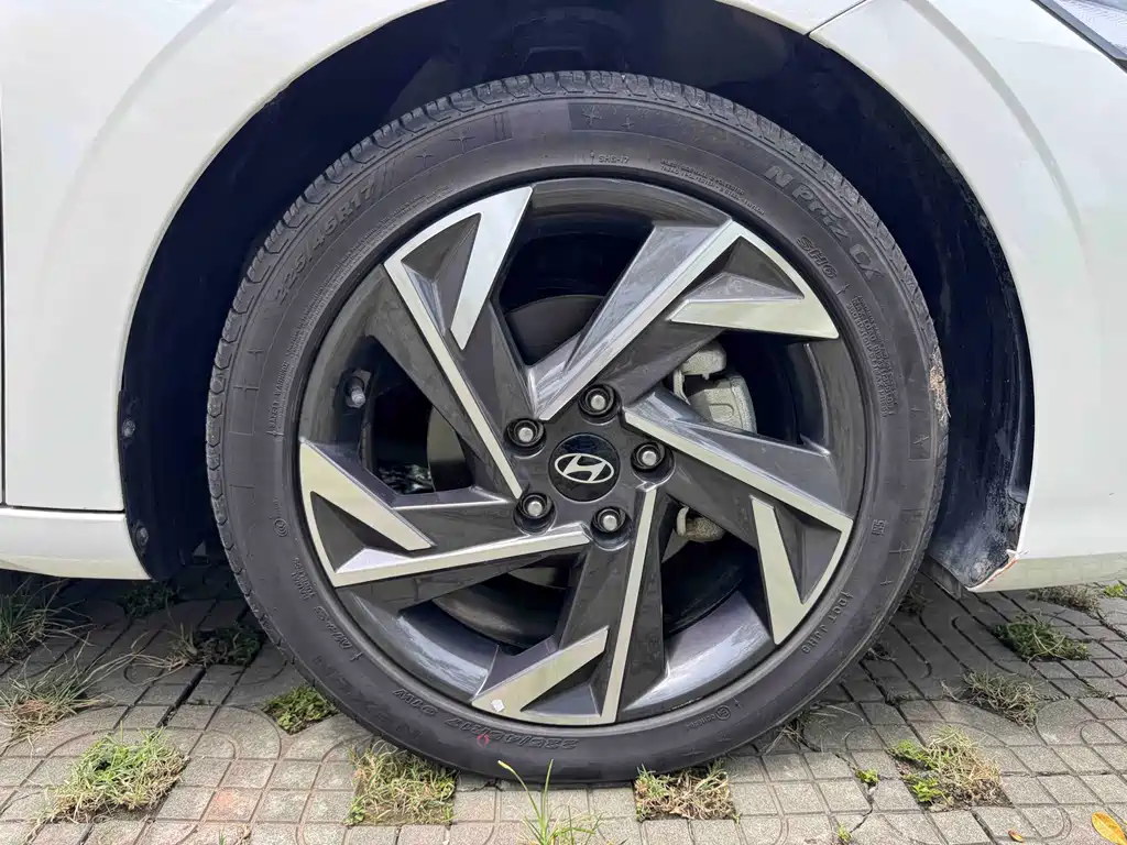 Hyundai Elantra 2023 — фото 45