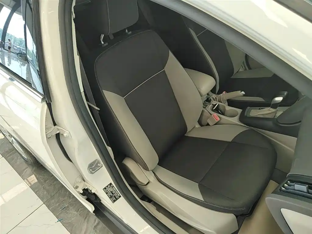 Ford Focus 2015 — фото 24