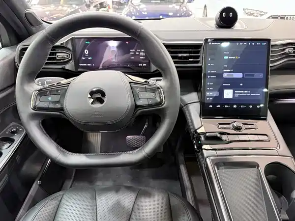 NIO ES8 2021