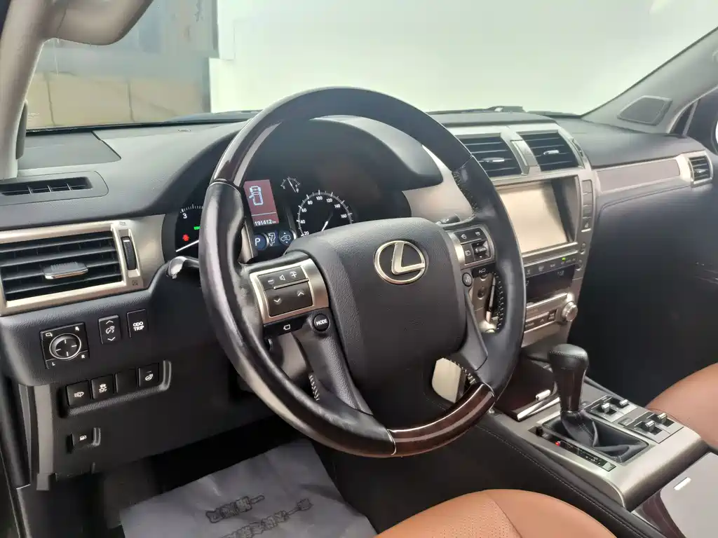 Lexus GX 2016 — фото 11