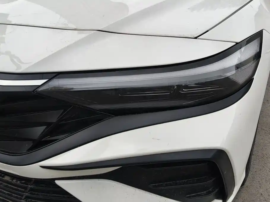 Hyundai Elantra 2025