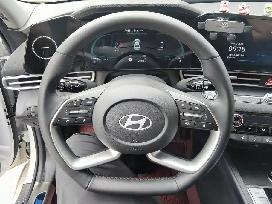 Hyundai Elantra 2025 — фото 15