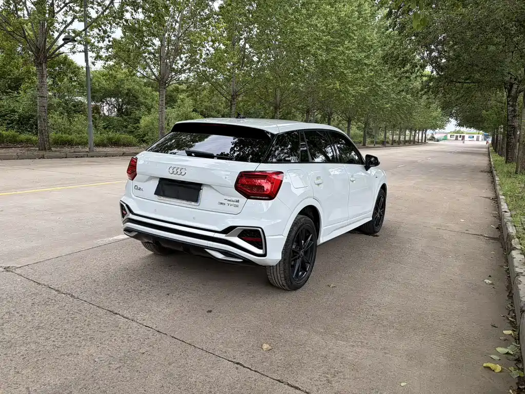 Audi Q2L 2023