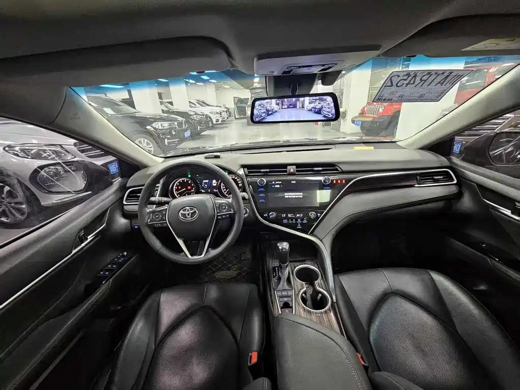 Toyota Camry 2019 — фото 5