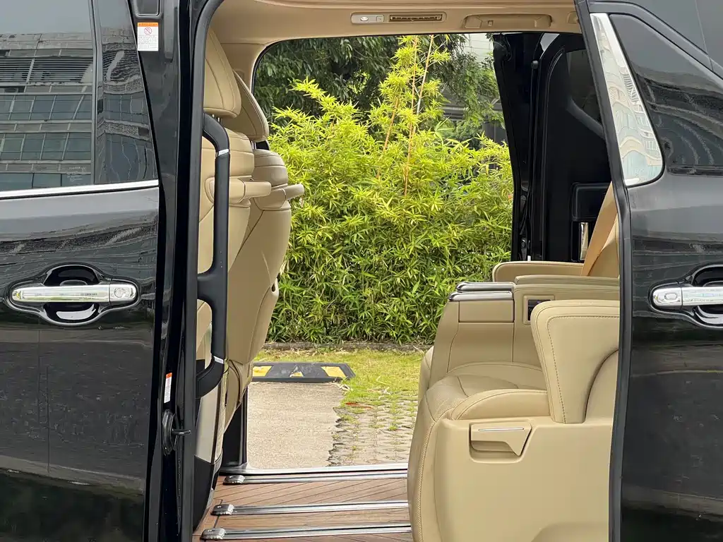 Toyota Alphard 2021 — фото 8