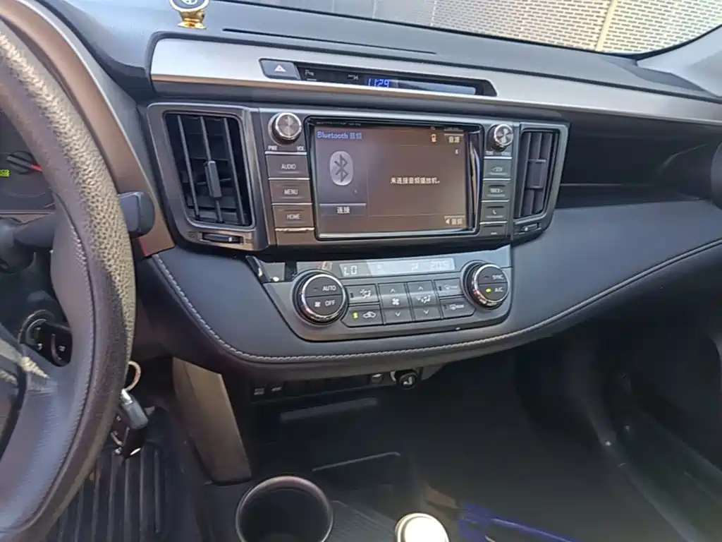 Toyota RAV4 2015 — фото 13