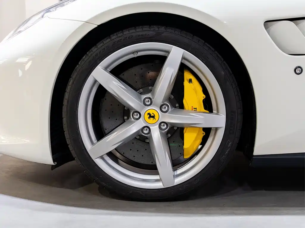 Ferrari GTC4Lusso 2018 — фото 5
