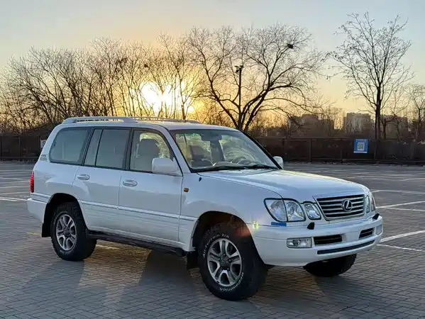 Lexus LX 2005