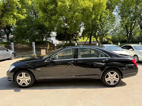 Mercedes-Benz S-Class 2012
