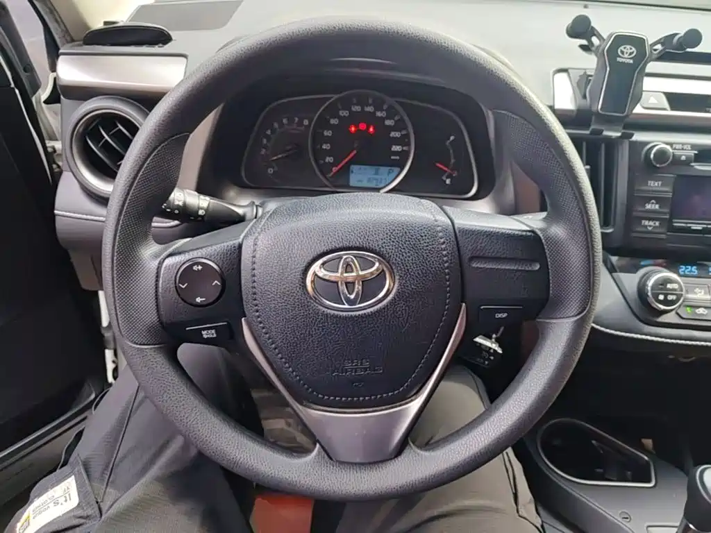 Toyota RAV4 2019 — фото 11