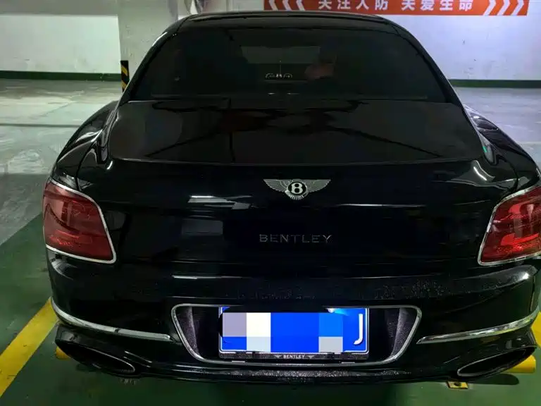 Bentley Flying Spur 2018 — фото 13