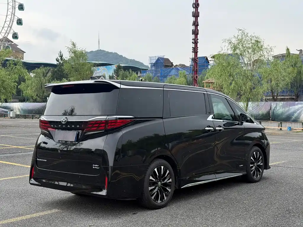 Toyota Vellfire 2023 — фото 3