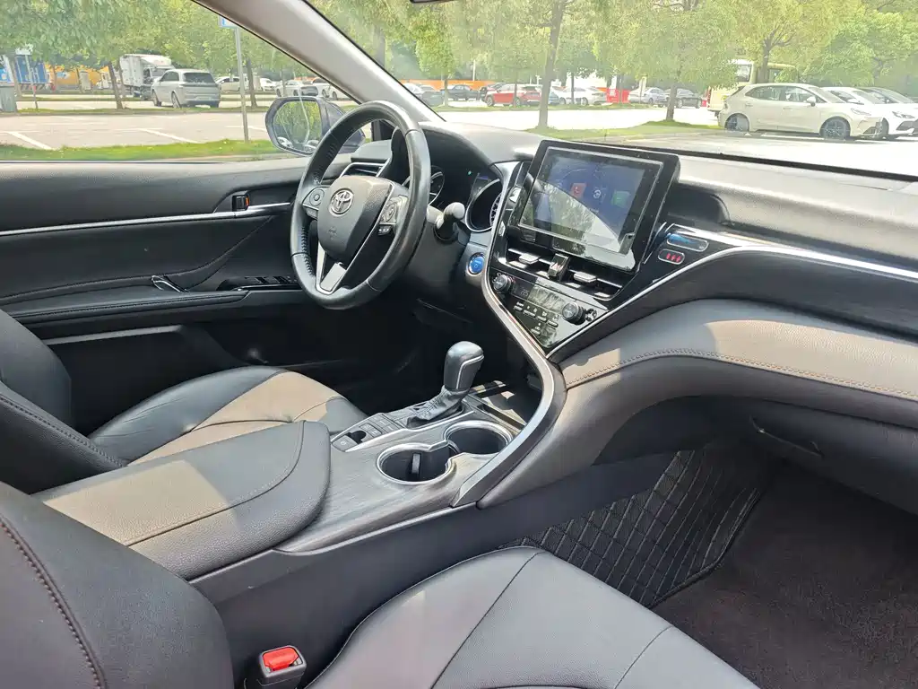 Toyota Camry 2022 — фото 15
