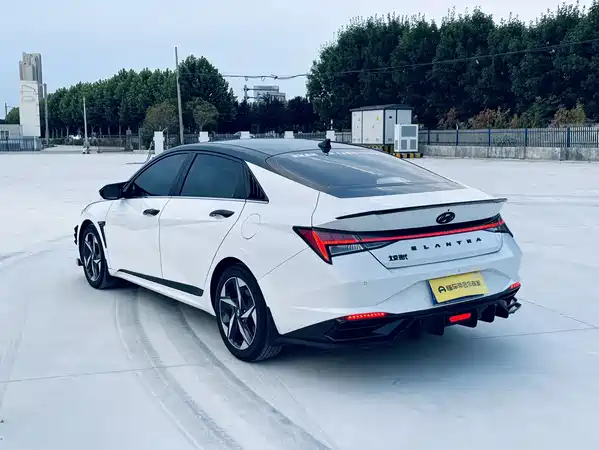 Hyundai Elantra 2022