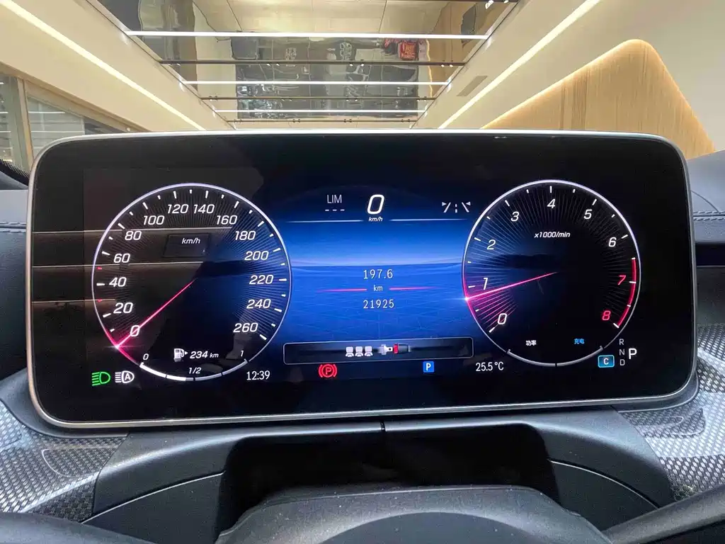 Mercedes-Benz C-Class 2023 — фото 16