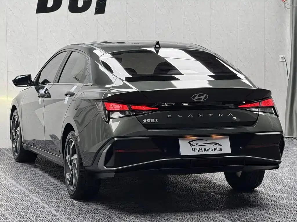 Hyundai Elantra 2023 — фото 9