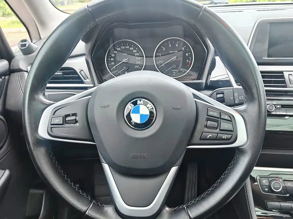 BMW 2 Series Station Wagon 2018 — фото 18