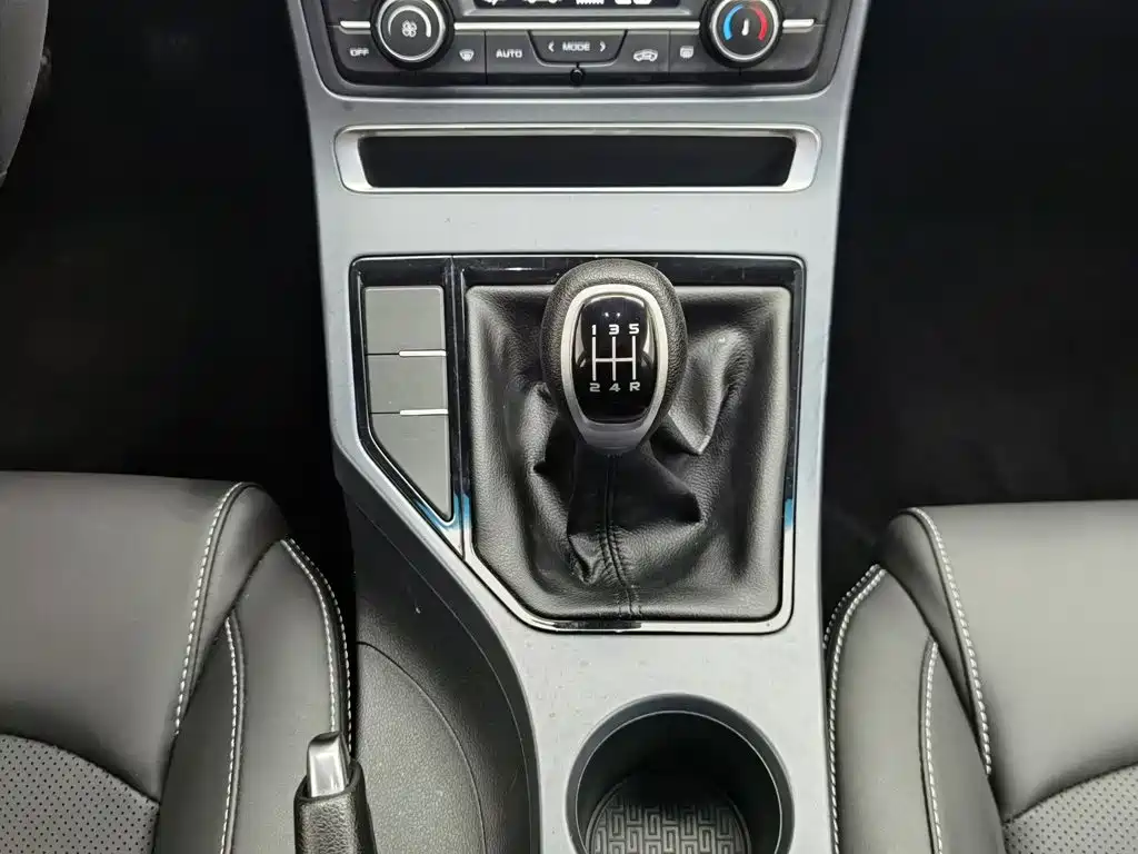 Geely Emgrand 2019 — фото 13